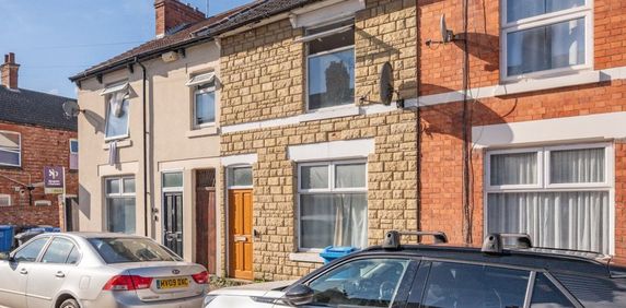 2 bedroom terraced house - Photo 2