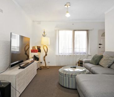 Stylish Two Bedroom Unit - Pathway to the Beach - Photo 2