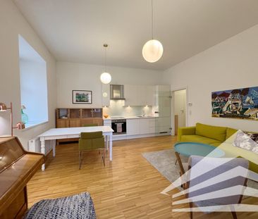 Stilvolle 2 Zimmer-Altbauwohnung mit Küche an der Donaulände - Photo 2