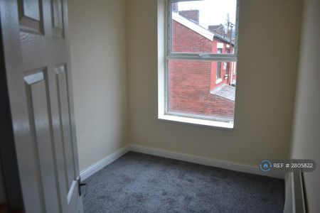 3 bedroom terraced house to rent - Photo 3