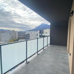 Location Appartement à ST EGREVE - Photo 3