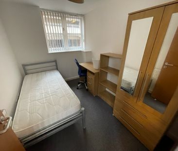 5 Bed Student Accommodation - Photo 5