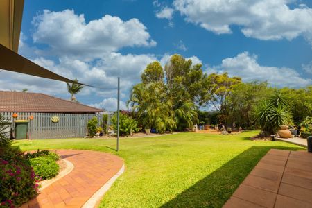 Lovely Family Home with Solar System - Photo 4