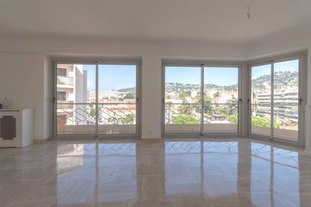Location Appartement 3 pièces 89m² CANNES 06400 - Photo 2