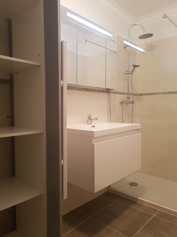 A LOUER STUDIO -SAINT RAPHAEL, - Photo 4