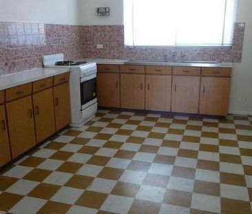 Spacious Upstairs Unit in Prime Location - Photo 3