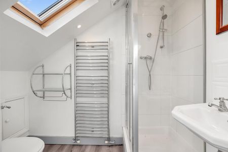 3 bedroom end of terrace house to rent - Photo 3