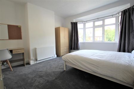 Ash Road, Headingley, Leeds, LS6 3HD - Photo 2