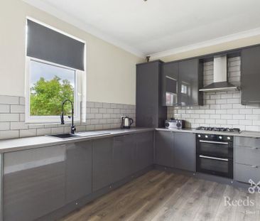 3 bedroom terraced house to rent - Photo 5