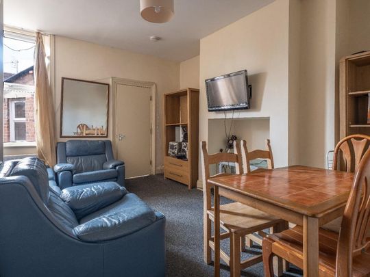 5 bedroom maisonette to rent - Photo 1