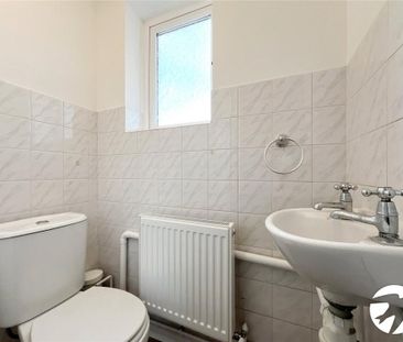 3 bedroom detached house to rent - Photo 4