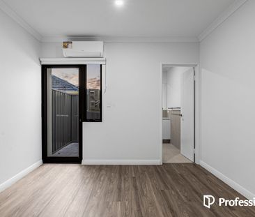 Brand New Street Front Villa! - Photo 3