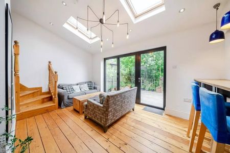 5 Bed End Terrace, Lansdowne Lane, SE7 - Photo 3