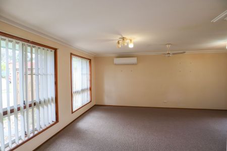 SPACIOUS 3 BEDROOM HOME - Photo 4