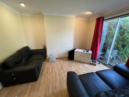 Drummond Avenue, Headingley, LS16 5JZ, Leeds - Photo 1