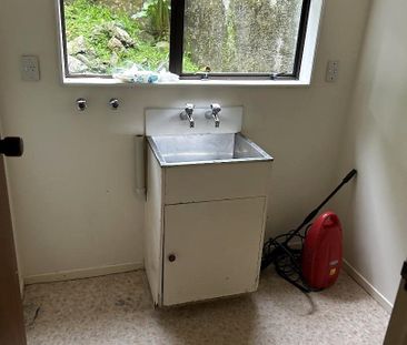 3 Bedroom house in Karori - Photo 2