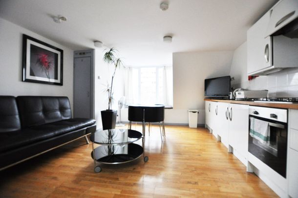 1 Bed Flat, Voss Street, E2 - Photo 1