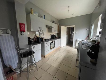 1 bedroom in a house share to rent - Photo 2
