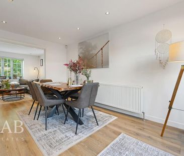 4 bedroom end of terrace house to rent - Photo 4