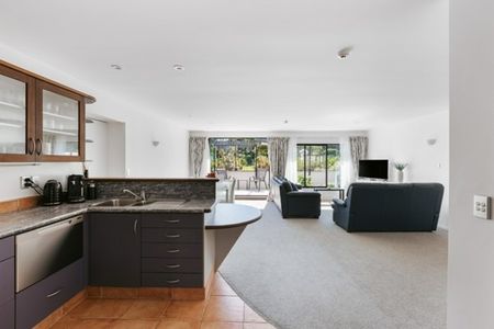 Spacious Fully Furnished Mount Apartment - Mt Maunganui - Photo 4