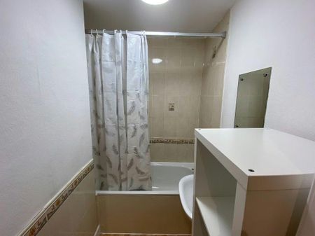 3 bedroom flat to rent - Photo 2