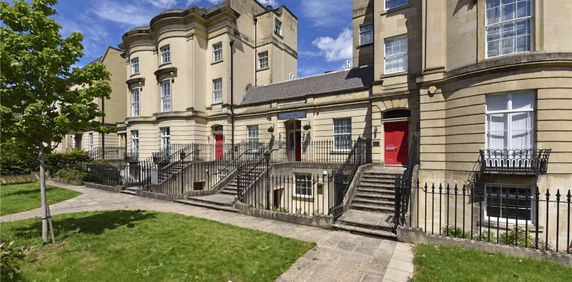 A two bedroom apartment to rent in this delightful Georgian building in the centre of Reading with an allocated parking space. - Photo 2