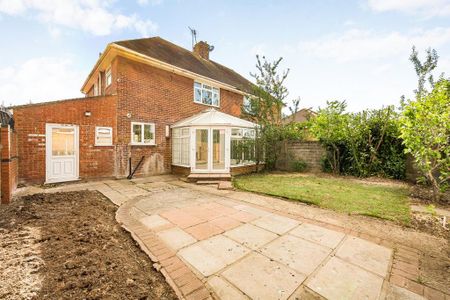 3 bedroom semi-detached house to rent - Photo 3