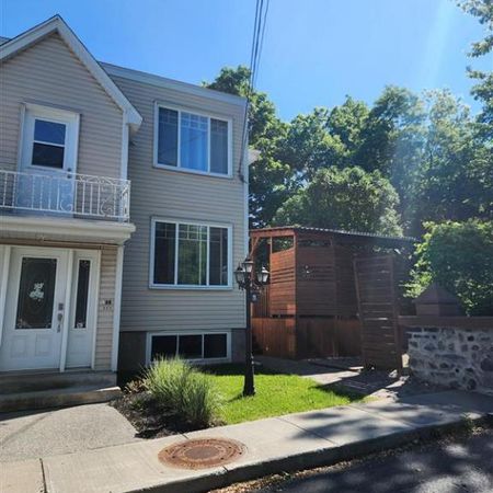À louer – 5 ½ au 2e étage d’un triplex – Vieux-Mont-Saint-Hilaire 1 700 $ par mois - Photo 3
