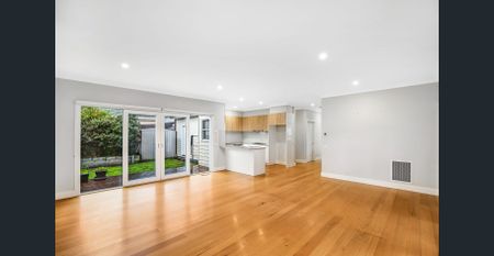 Beautiful 4 Bedroom Home! - Photo 2