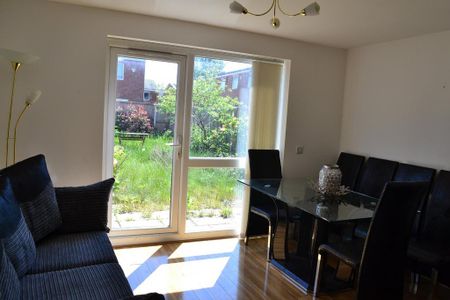 4 bedroom end of terrace house to rent - Photo 3