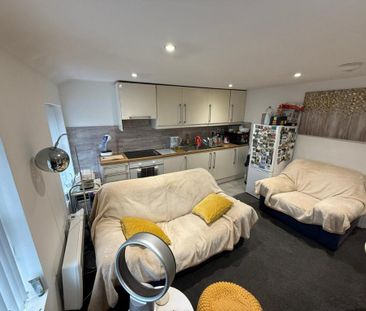 2 bedroom flat to rent - Photo 2
