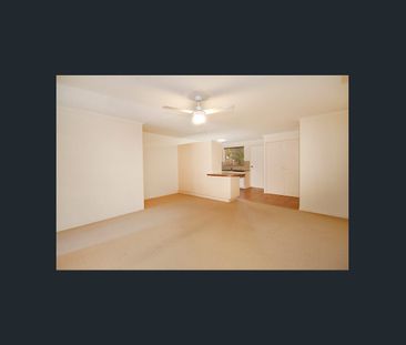 COASTAL COMFORT & CONVENIENCE IN MOOLOOLABA - Photo 1