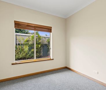 NEAT BUNGALOW IN A CENTRAL LOCATION - Photo 5