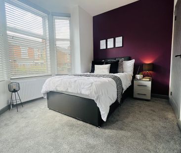 BEDROOM 1 LARGE DOUBLE ENSUITE - Photo 3