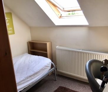 Room in a Shared House, Nesbitt Road, BN2 - Photo 3