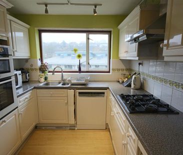 4 bedroom semi-detached house to rent - Photo 1