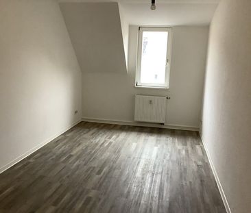 Wohnglück - Frisch sanierte - ansprechende 3-Zi.-Wohnung mit Balkon... - Photo 6