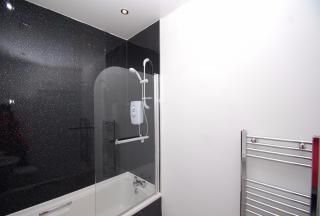 3 bedroom flat to rent - Photo 1