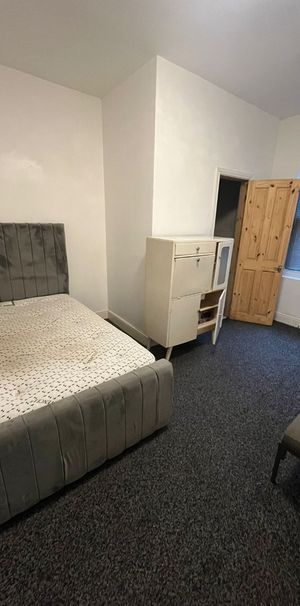 Room in a Shared House, Mitford Place, LS12 - Photo 1