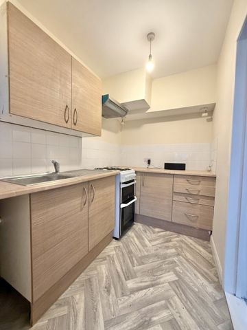 Thomas Landsdail Street, Cheylesmore - - Photo 3