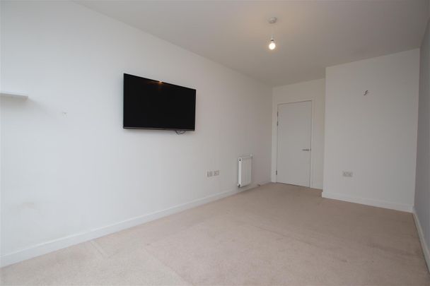 3 bedroom Apartment to let - Photo 1