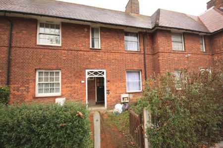3 bedroom terraced house to rent - Photo 2