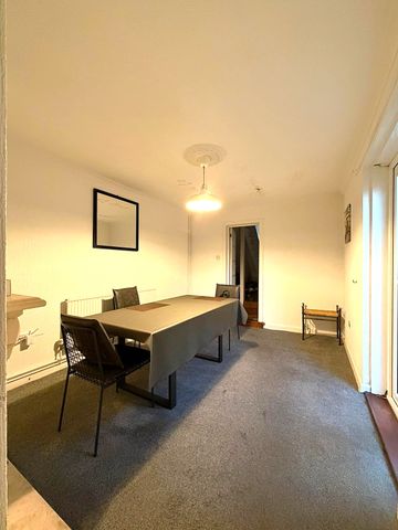 £550 PCM, Furnished Double Room in a Shared House in Ninian Park Road, Cardiff CF11 6JA - Photo 2