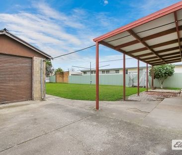 Stunning Central 3 Bedroom Red Brick Home - Photo 6