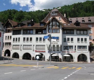 Charmante 2.5-Zimmer-Wohnung im 3. Obergeschoss in Ilanz - Foto 3