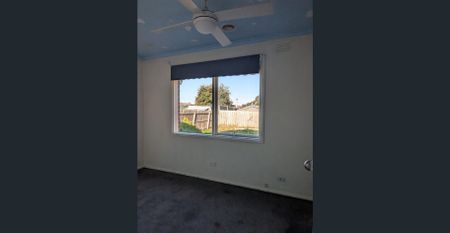 GREAT 3 BEDROOM HOUSE CLOSE TO SCHOOLS, SHOPS & TRANSPORT - Photo 2