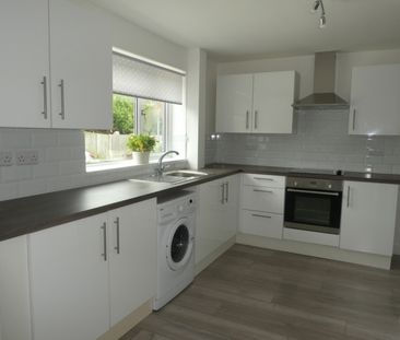 3 bedroom Mid Terraced House - Stanley Road, Stevenage - Photo 5