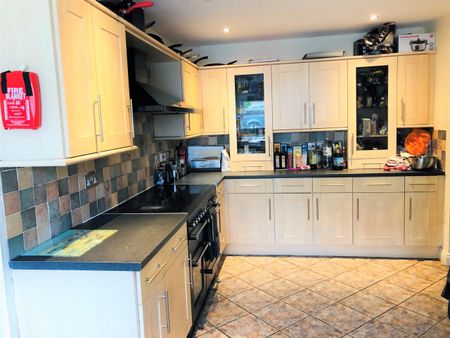 Double Room- Close to Hospital - Photo 2