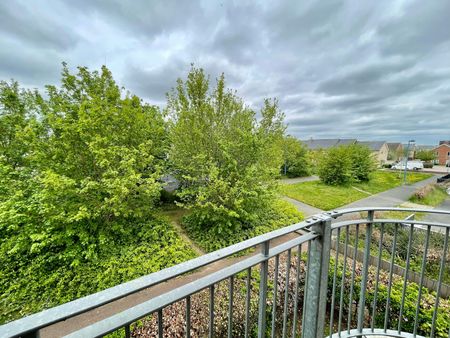 Flat to rent on - Photo 2