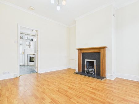 2 bedroom terraced house to rent - Photo 2